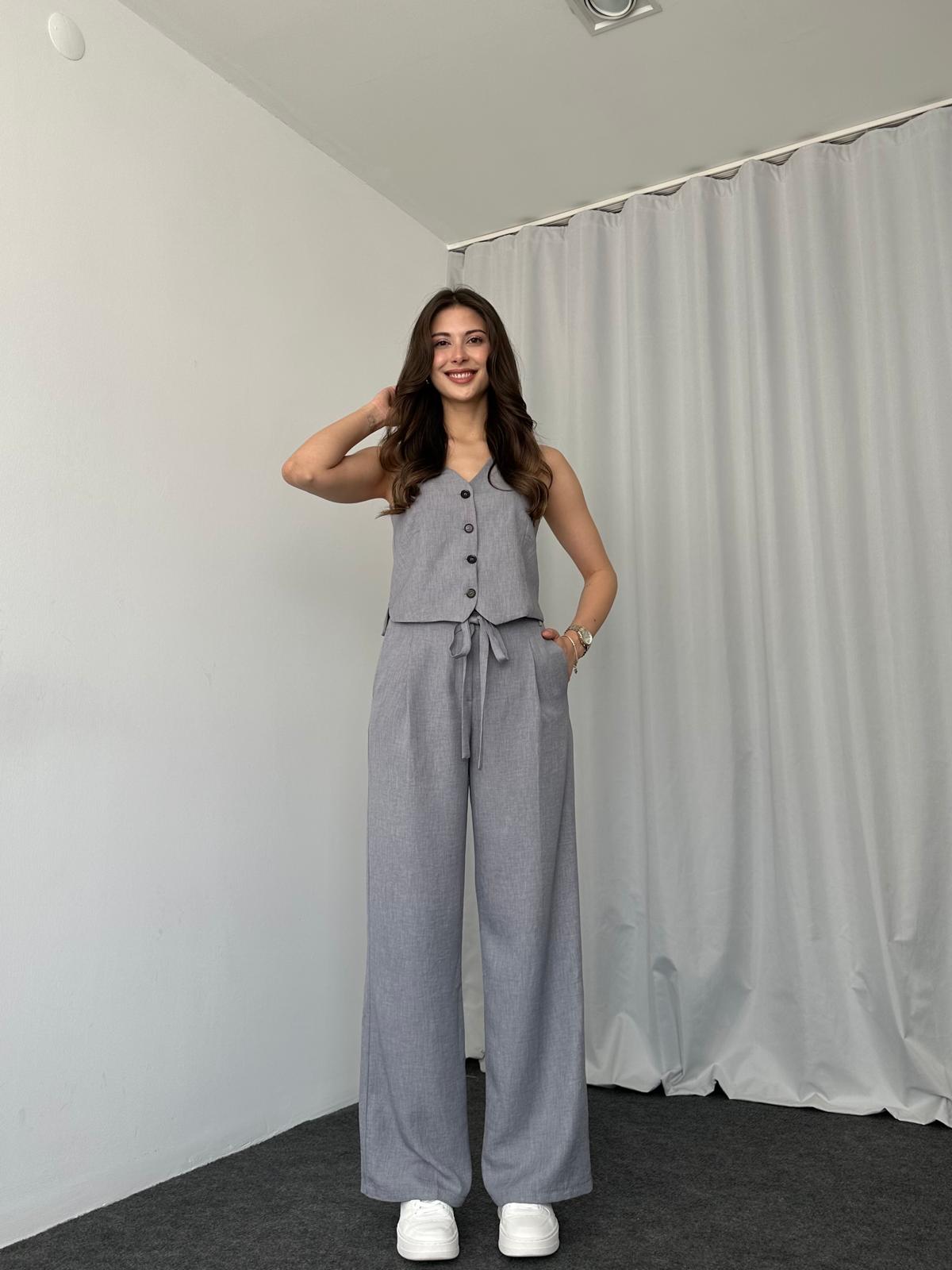 Mira Vest – Minimal Statement