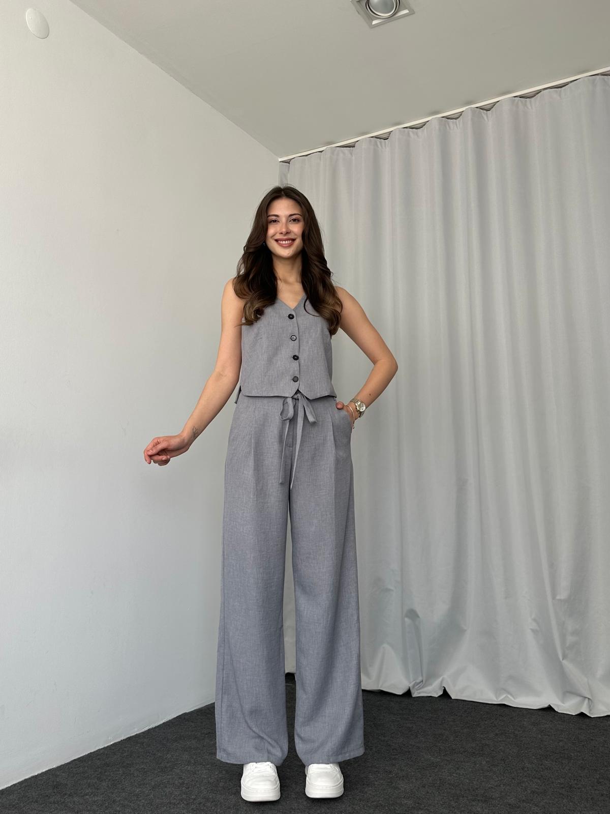 Mira Vest – Minimal Statement
