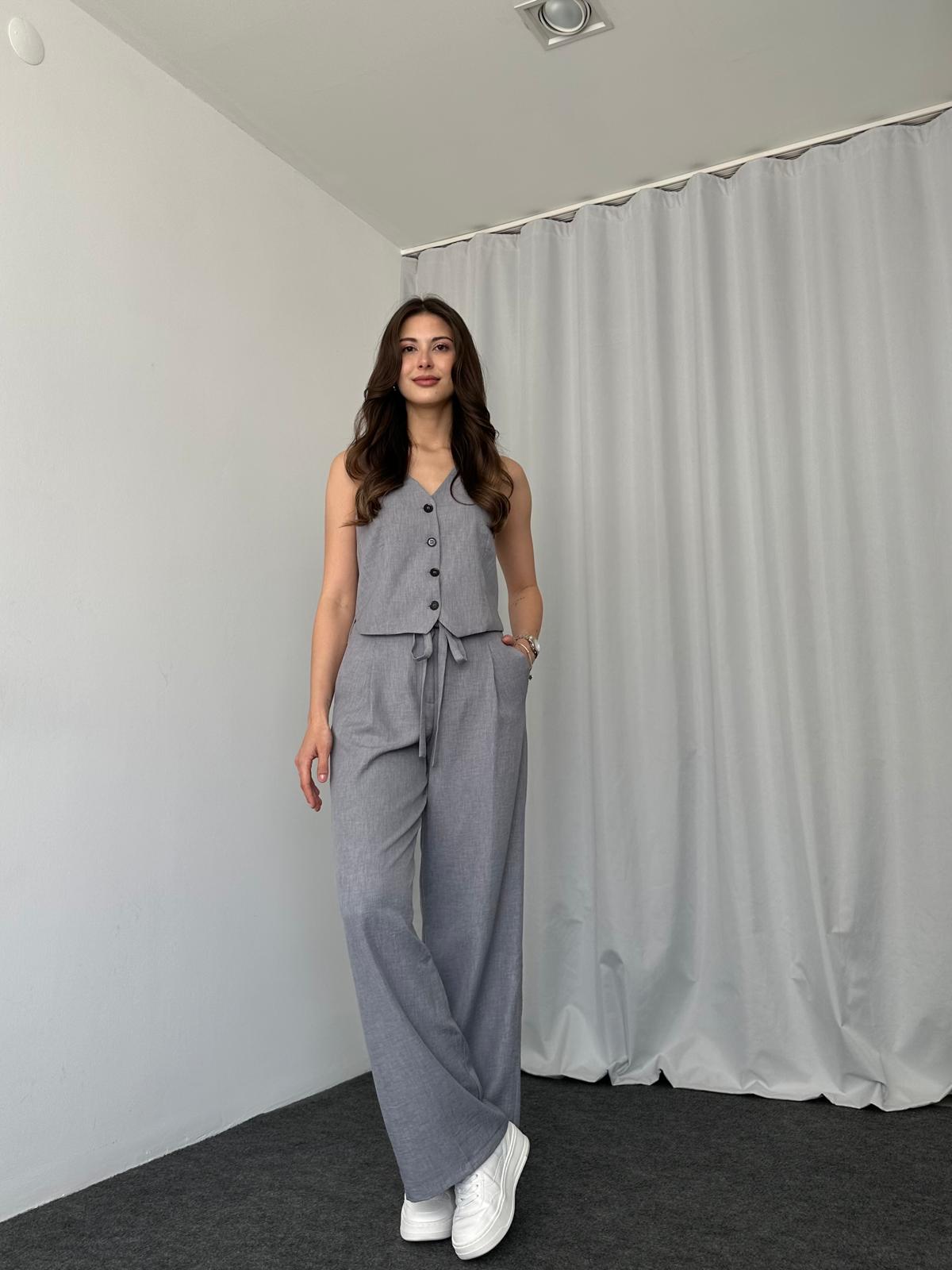 Mira Vest – Minimal Statement
