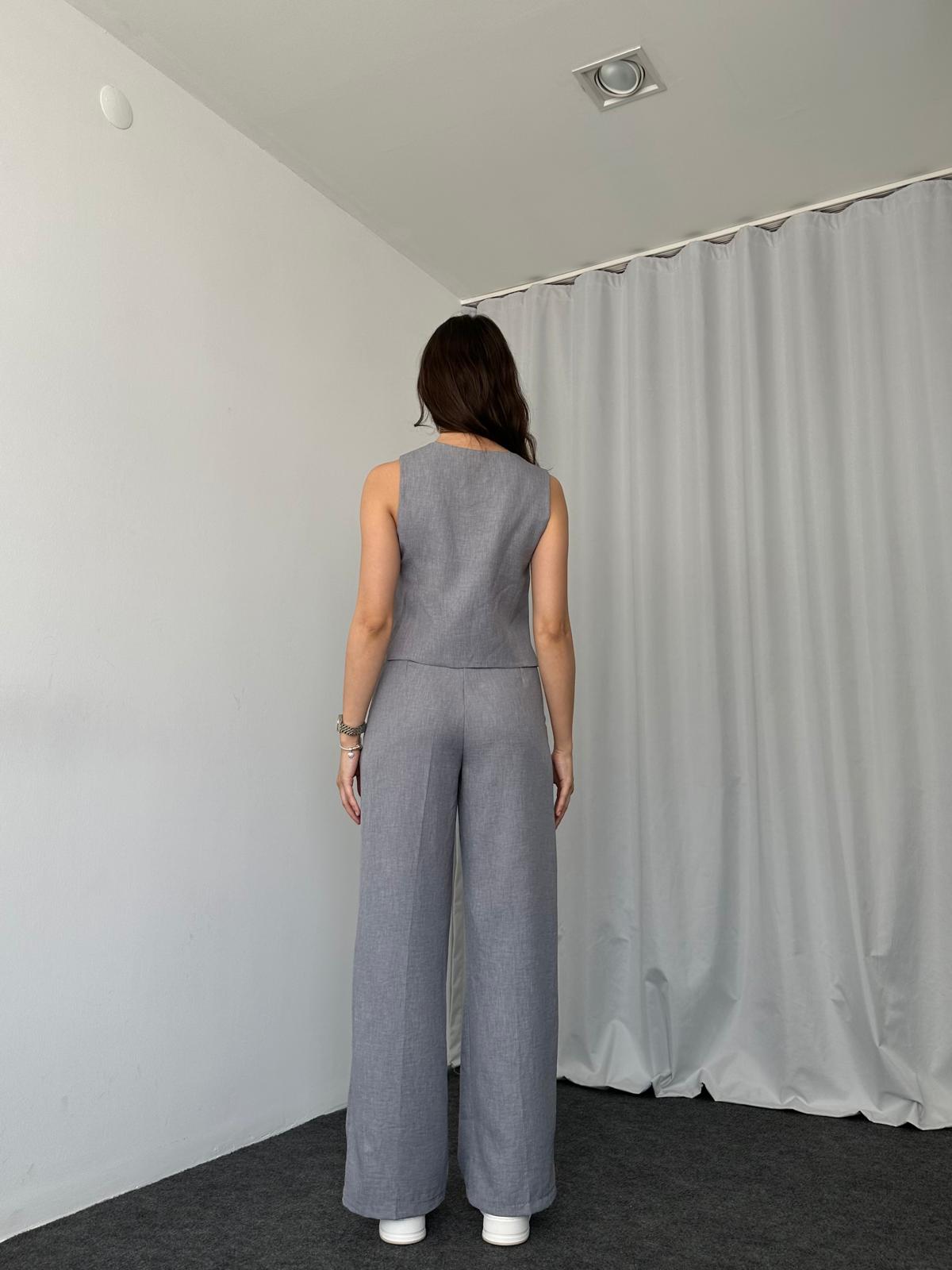 Mira Vest – Minimal Statement
