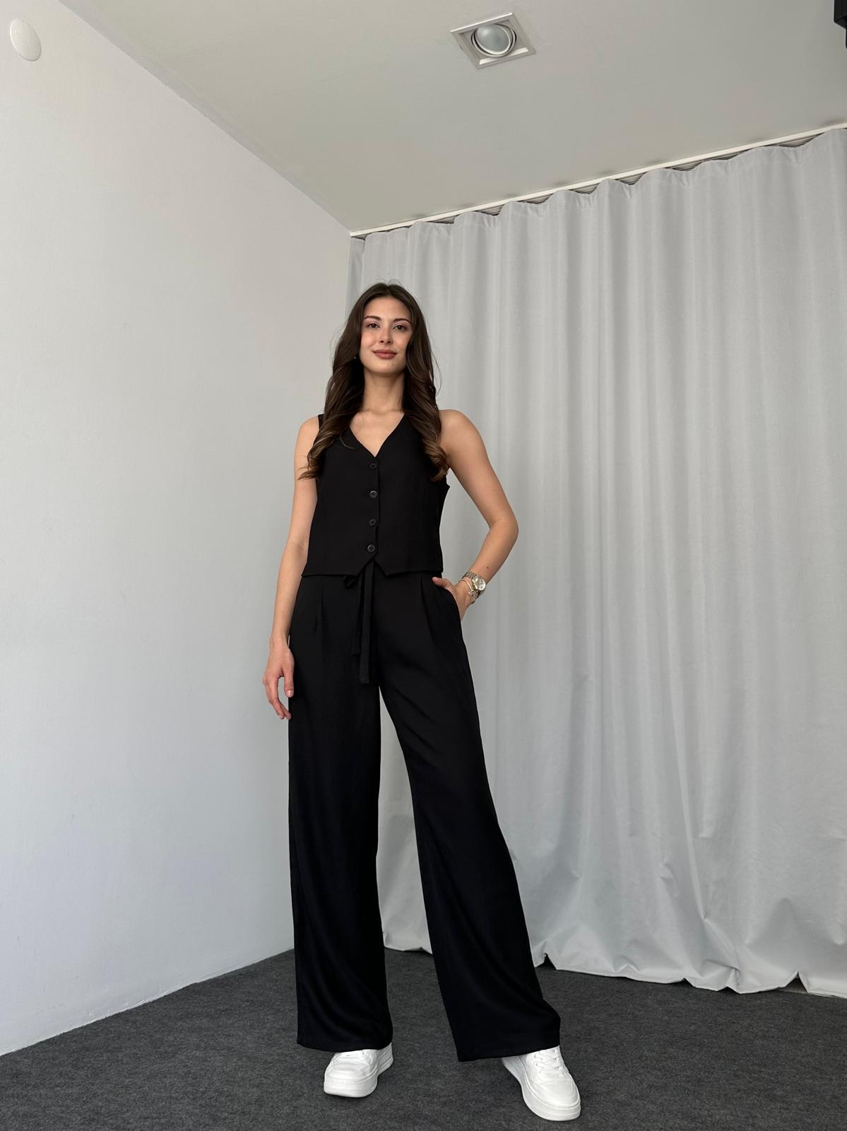 Mira Vest – Minimal Statement