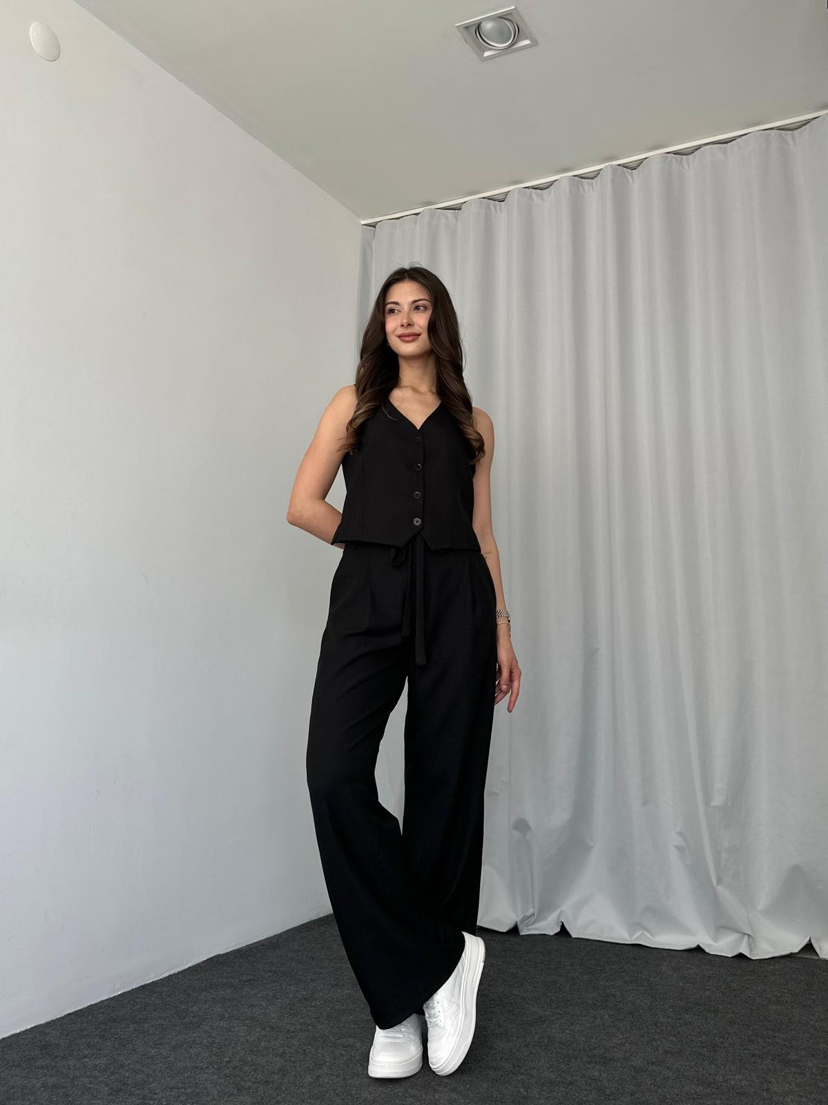 Mira Vest – Minimal Statement