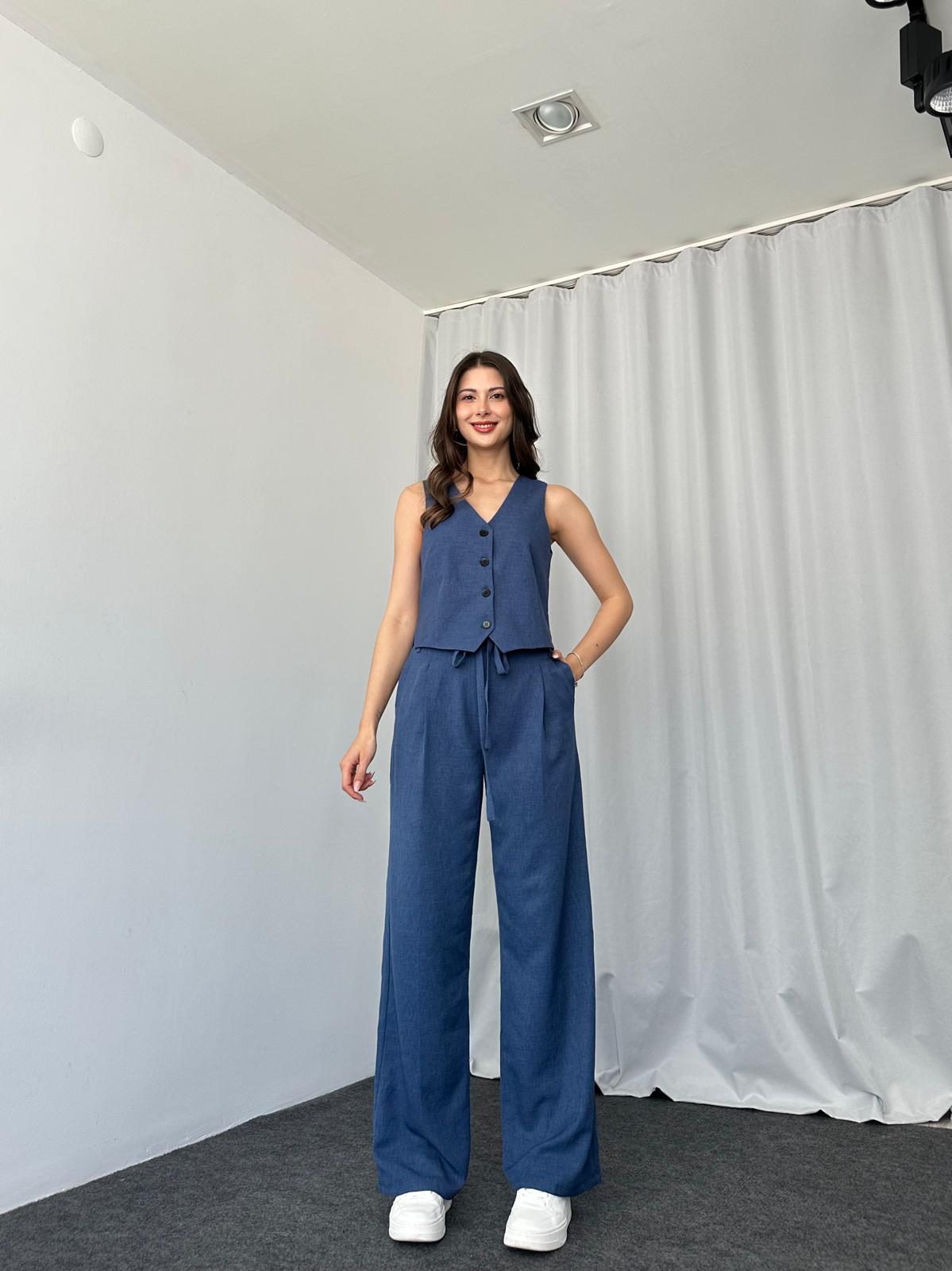 Mira Vest – Minimal Statement