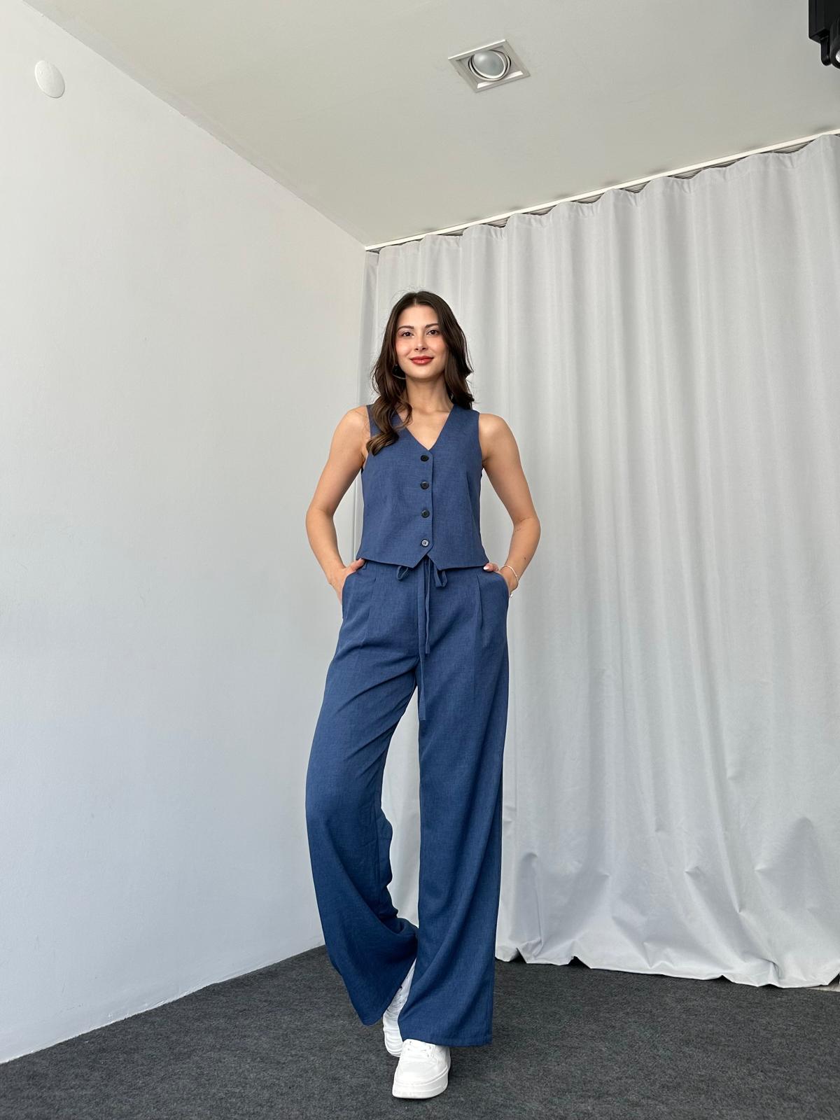 Mira Vest – Minimal Statement