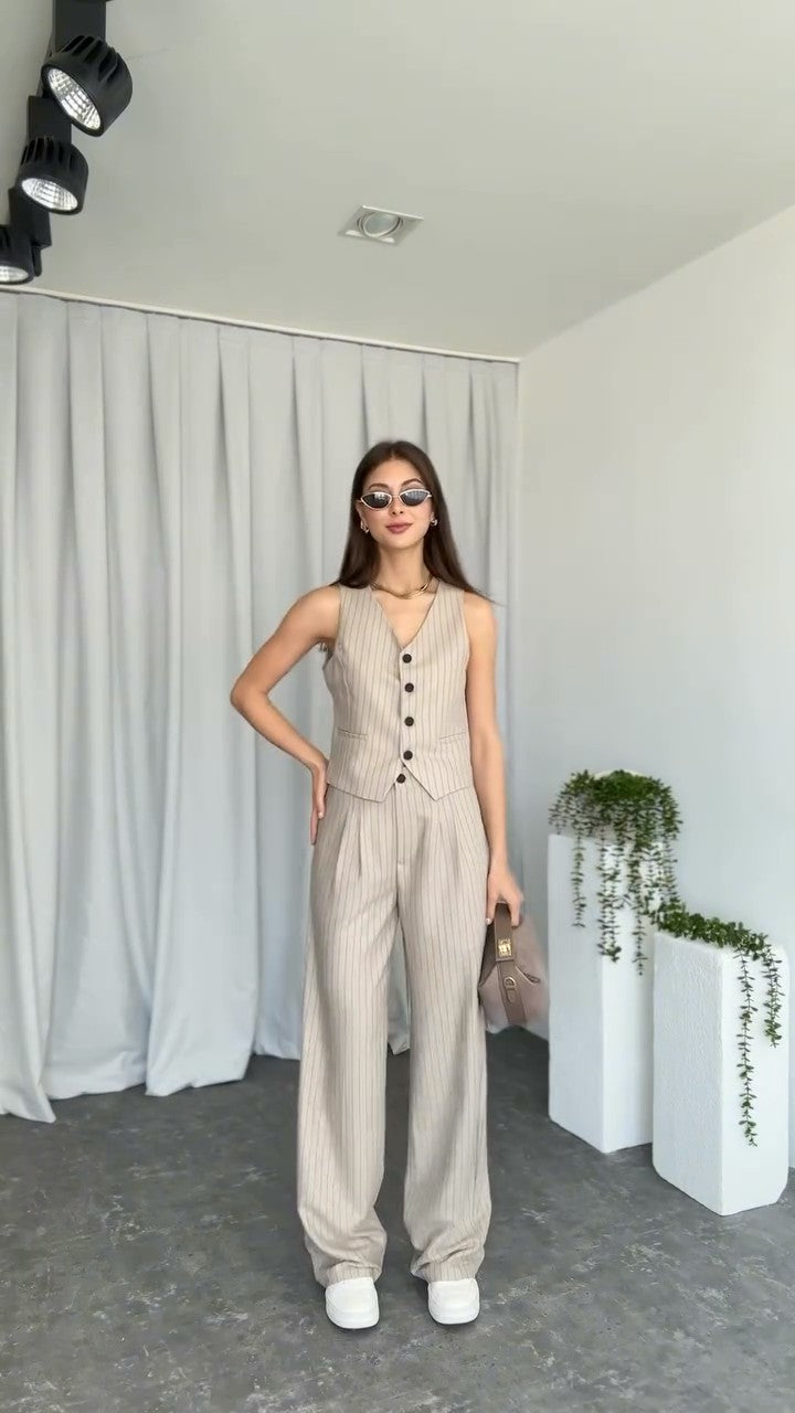 Rhea Vest – Sleek Structure