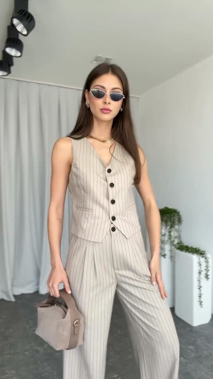 Rhea Vest – Sleek Structure
